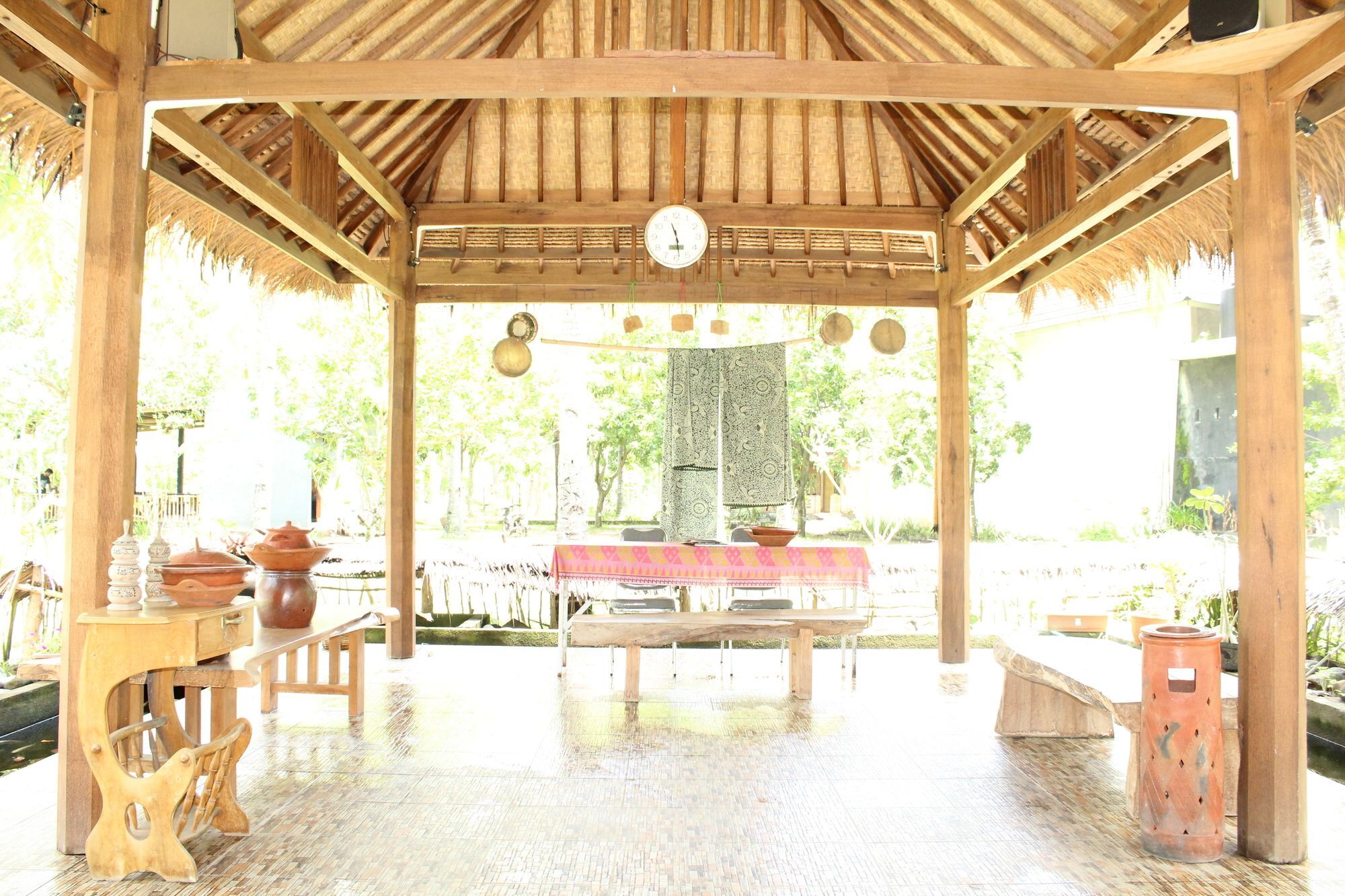 โรงแรมกอนดัง บีช กีลีตราวางัน ภายนอก รูปภาพ